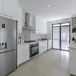 Newly Renovated 3 Bed Apartment With Splashpool - 2283