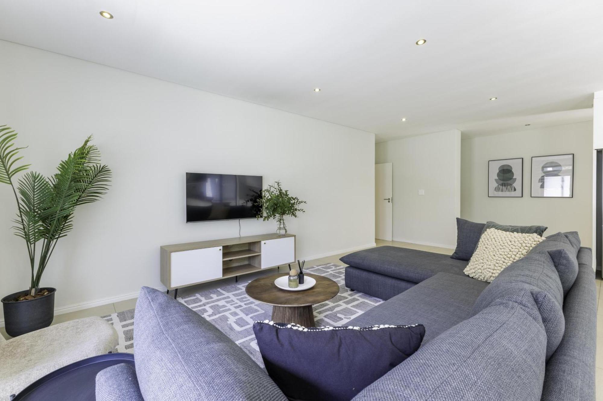 Apartment Newly Renovated 3 Bed With Splashpool - 2283 *