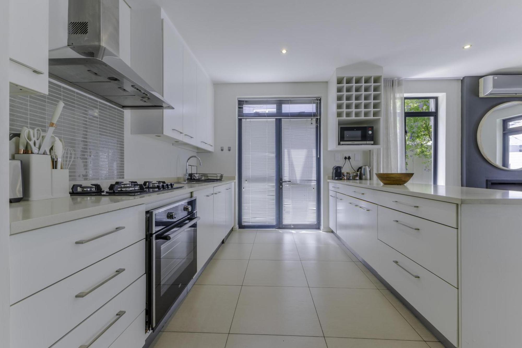Apartment Newly Renovated 3 Bed With Splashpool - 2283 *