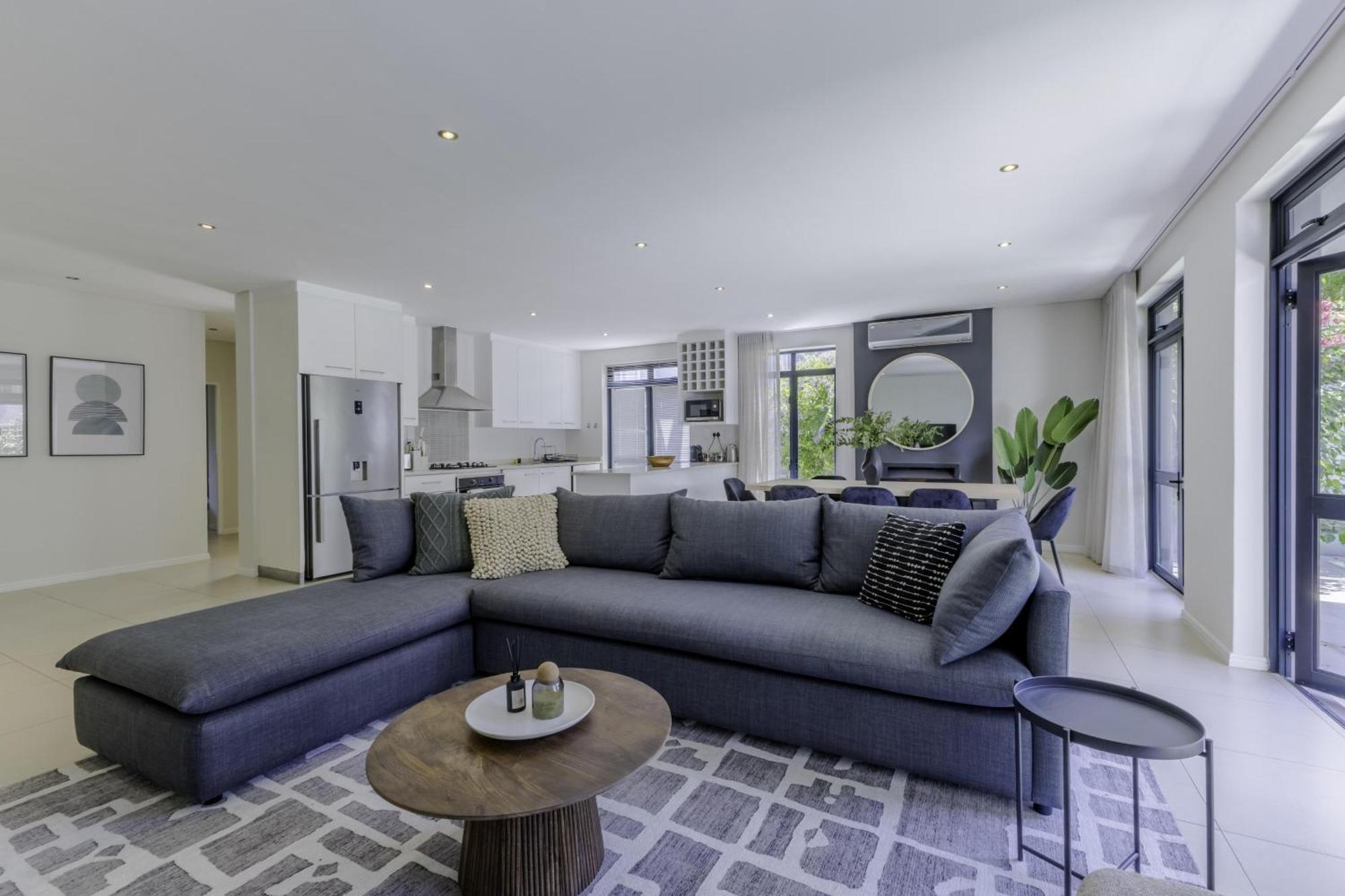 Newly Renovated 3 Bed With Splashpool - 2283 *