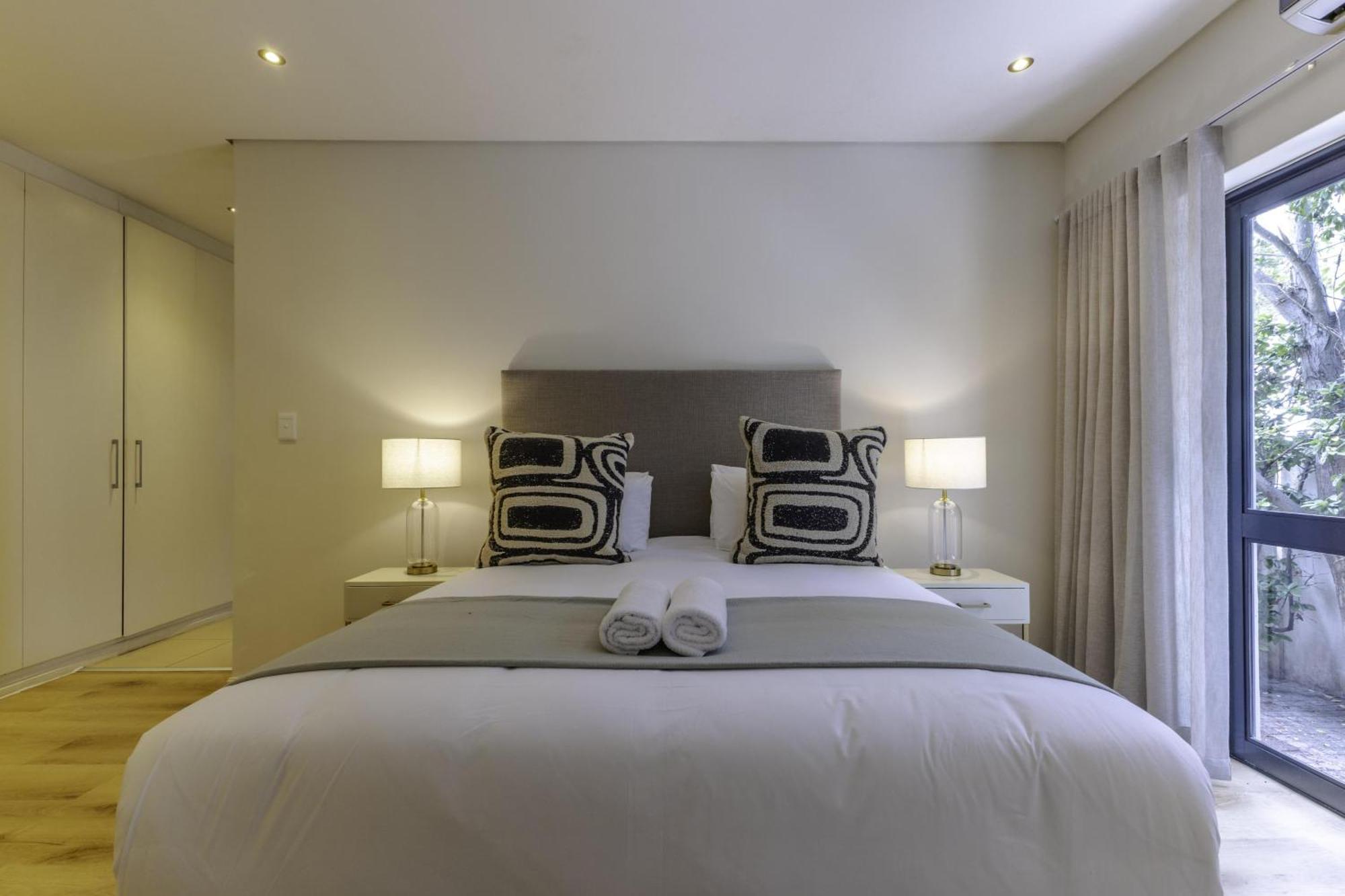 Apartment Newly Renovated 3 Bed With Splashpool - 2283