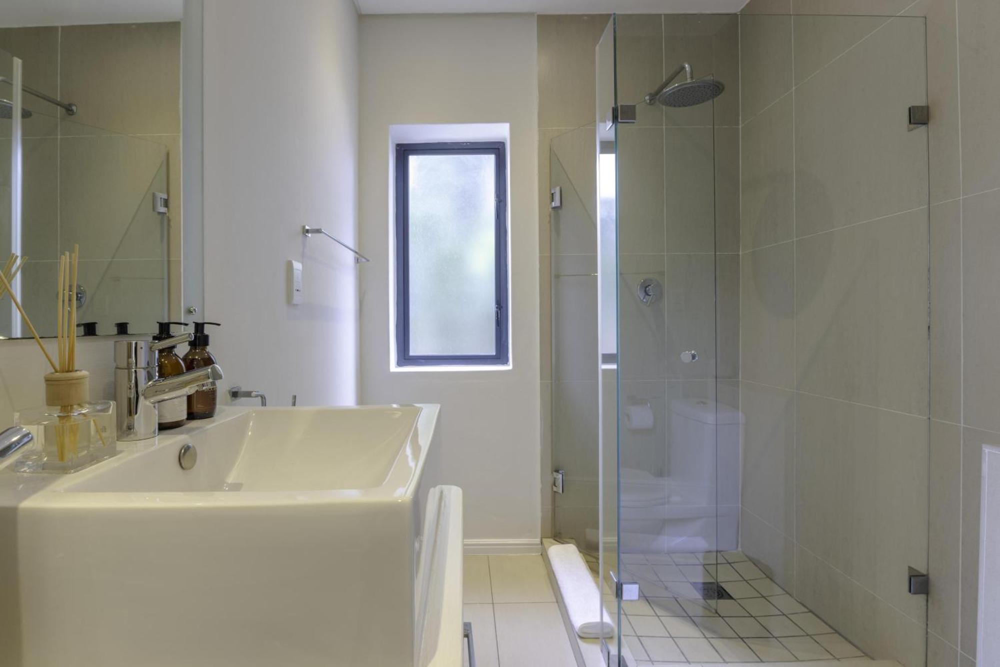 Apartment Newly Renovated 3 Bed With Splashpool - 2283 *