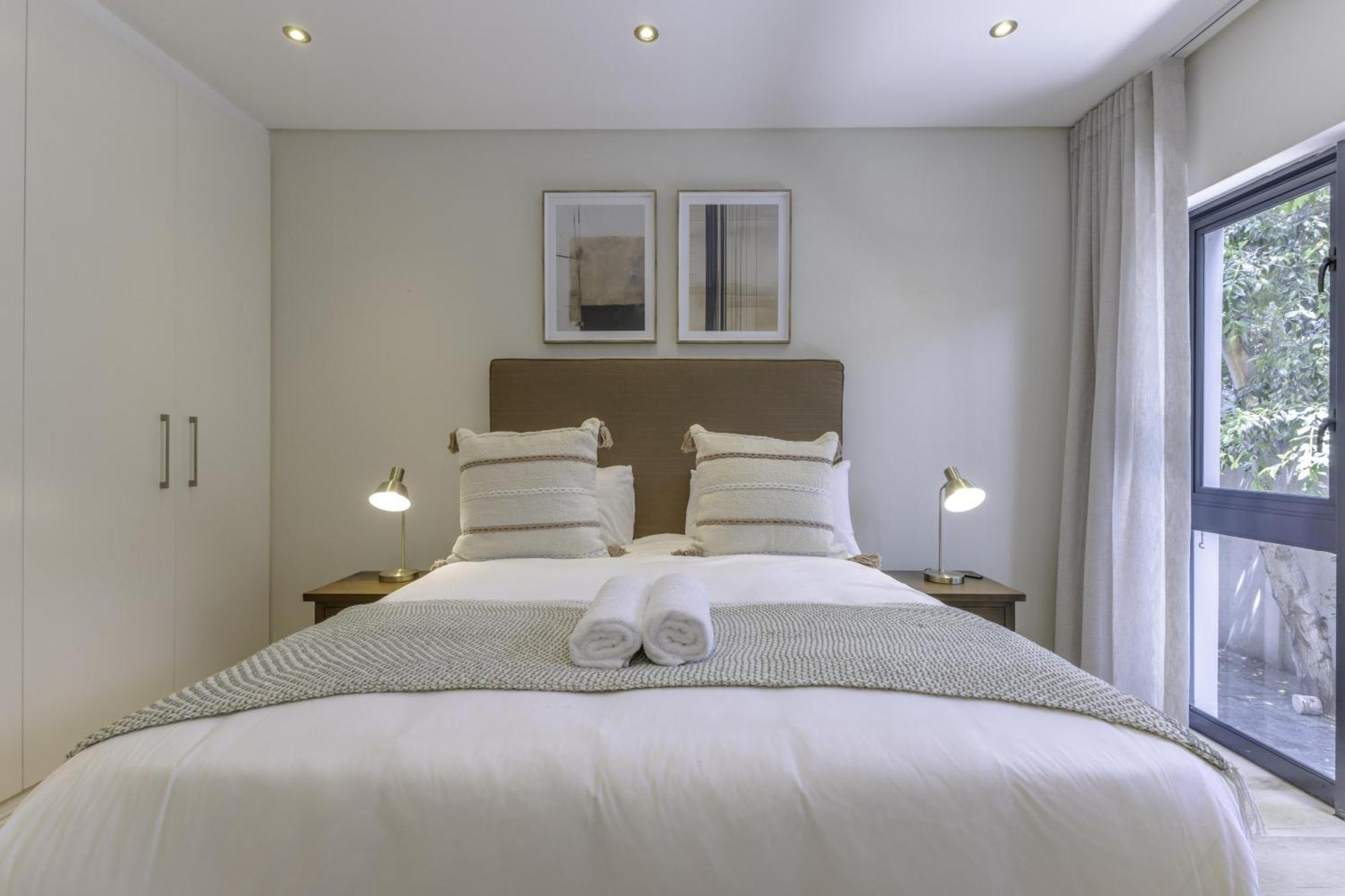 Newly Renovated 3 Bed With Splashpool - 2283 * Cape Town