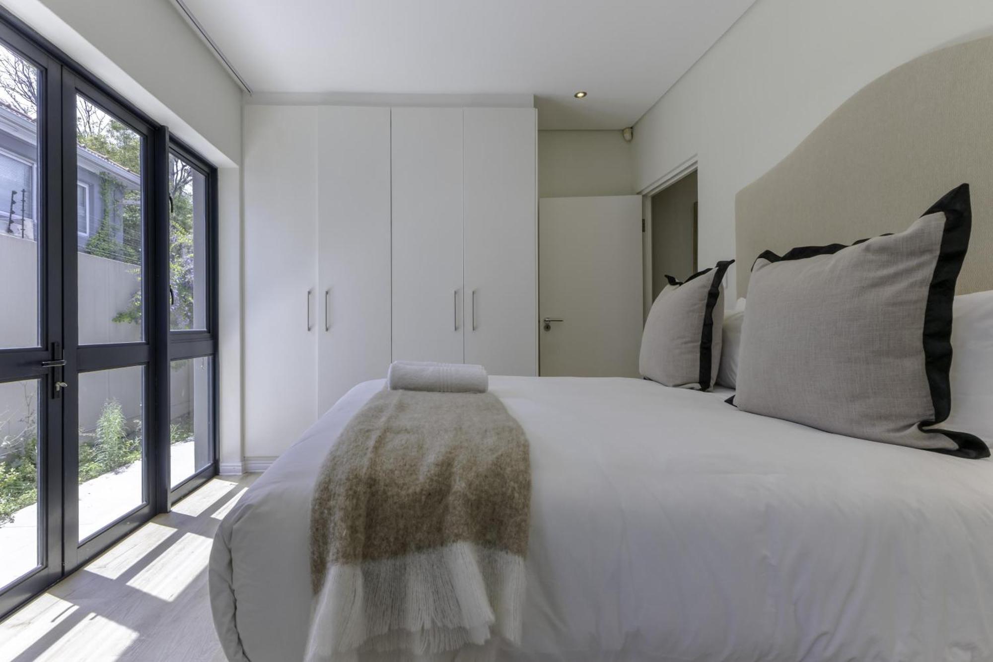 Newly Renovated 3 Bed With Splashpool - 2283 *