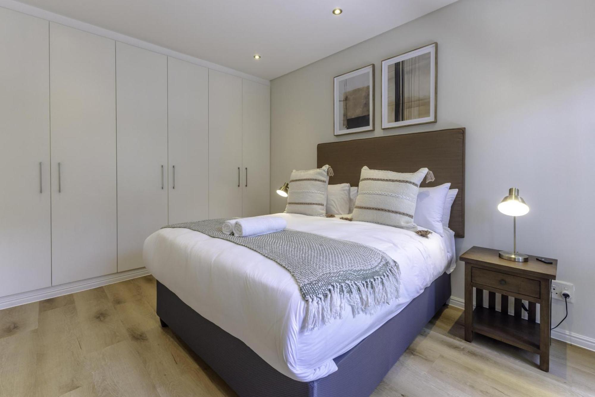Newly Renovated 3 Bed With Splashpool - 2283 Cape Town