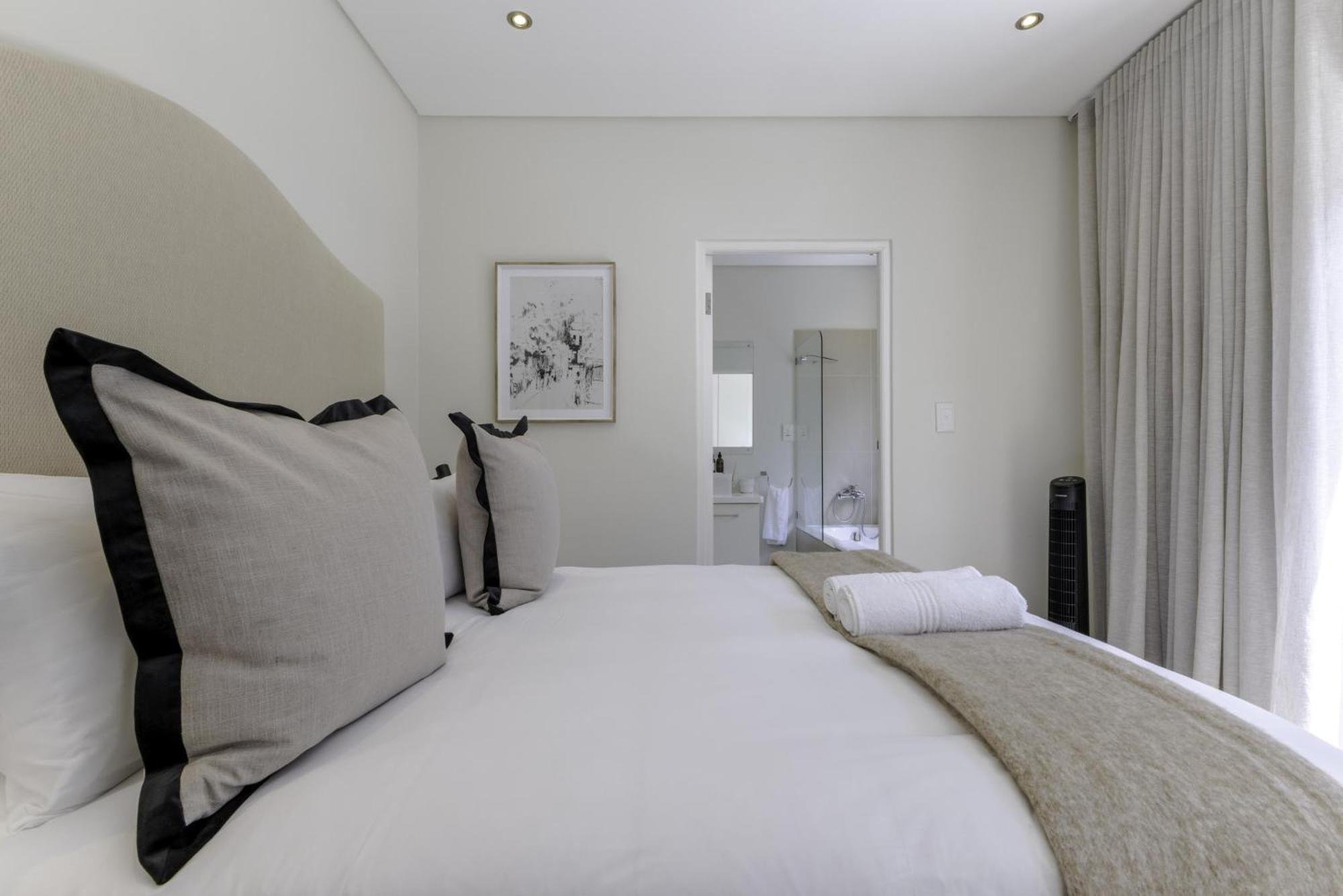 Apartment Newly Renovated 3 Bed With Splashpool - 2283 *