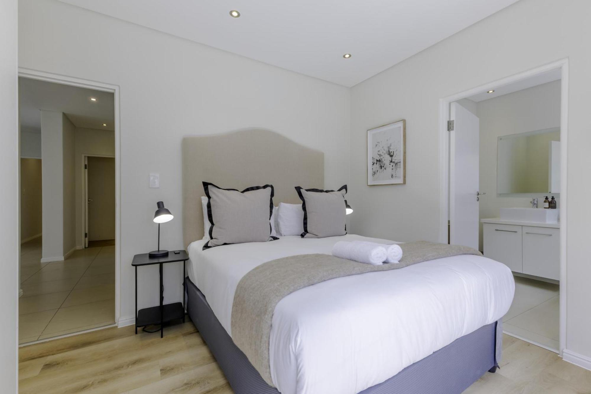 Newly Renovated 3 Bed With Splashpool - 2283 *