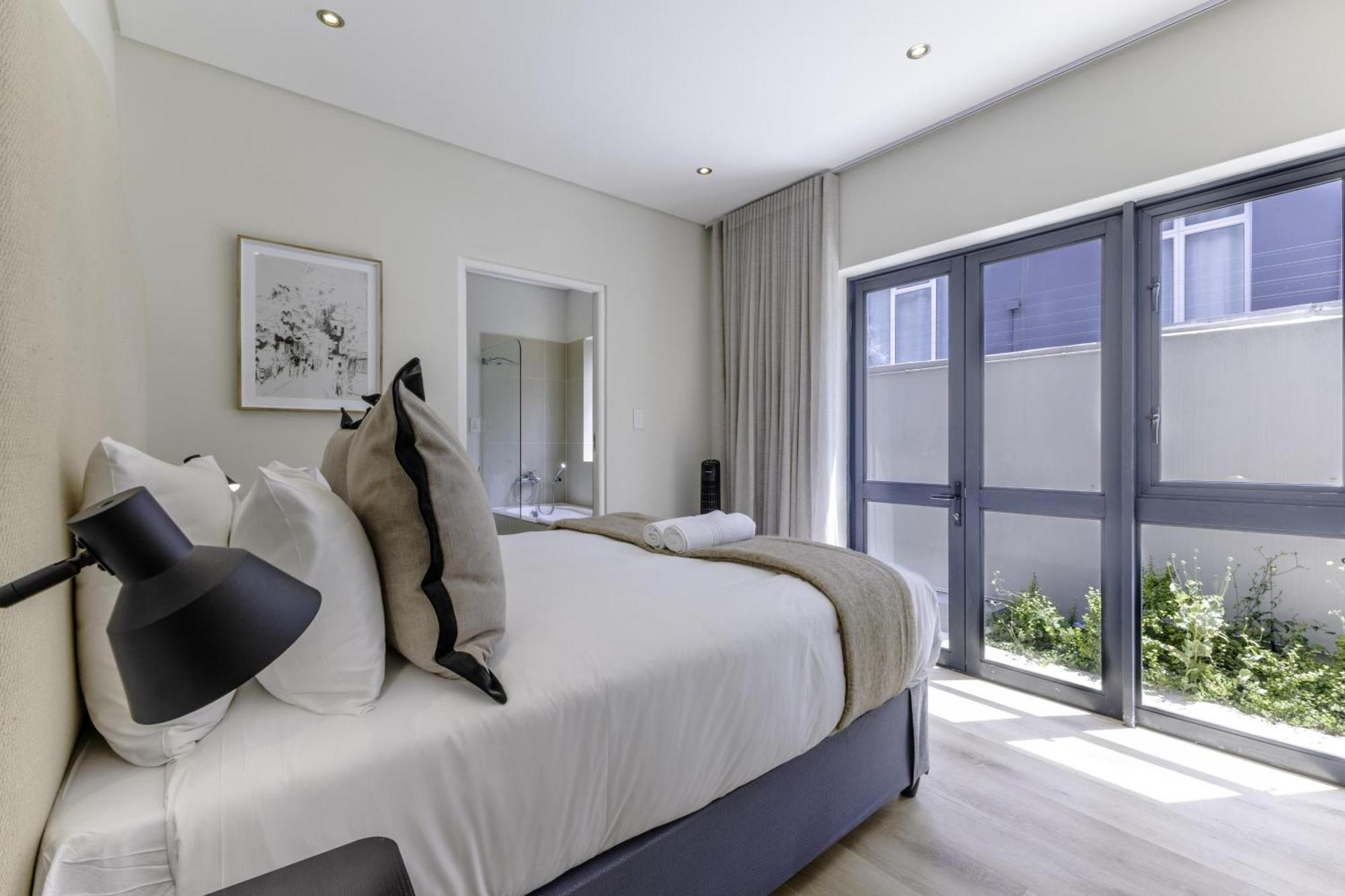 Newly Renovated 3 Bed With Splashpool - 2283 Cape Town