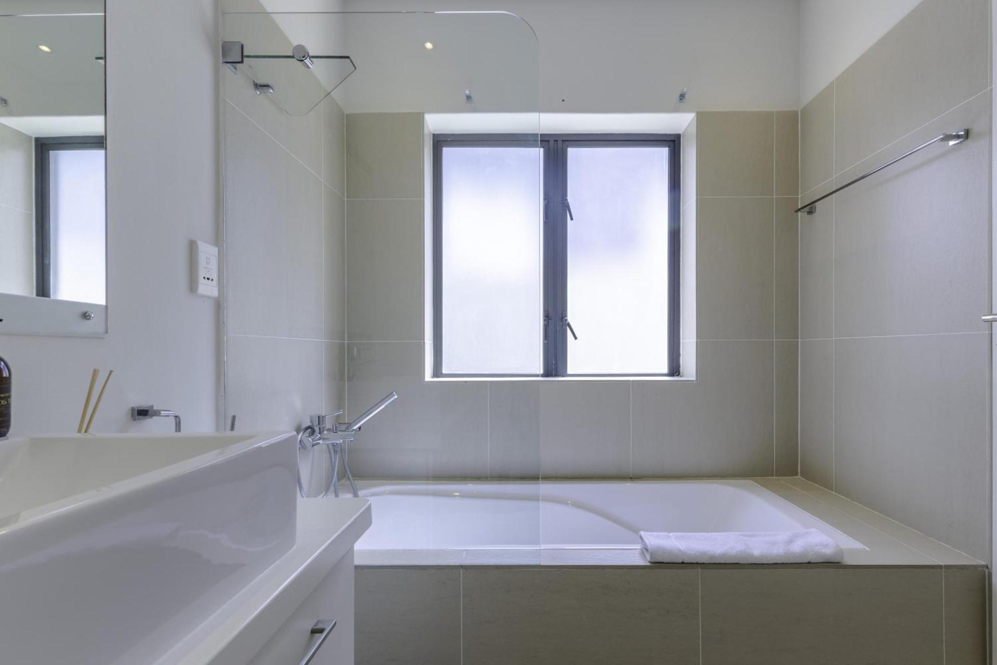 Newly Renovated 3 Bed With Splashpool - 2283