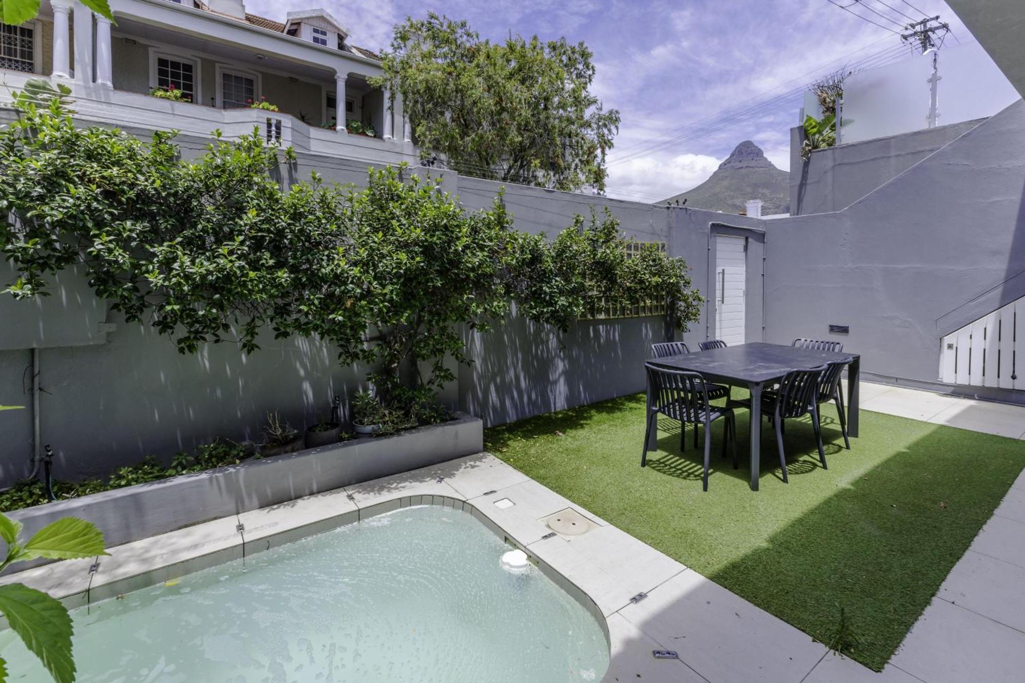 Apartment Newly Renovated 3 Bed With Splashpool - 2283