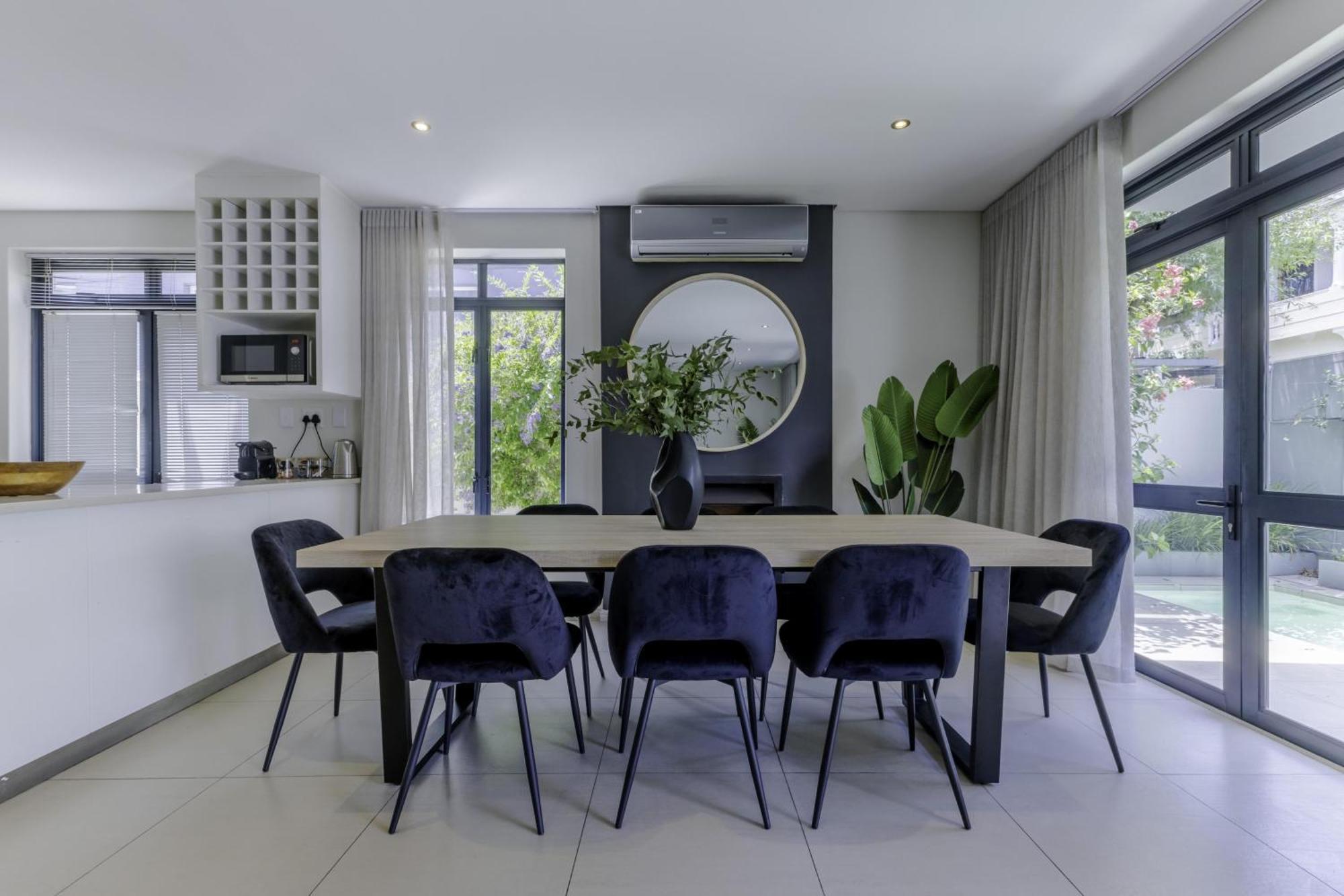 Apartment Newly Renovated 3 Bed With Splashpool - 2283 Cape Town